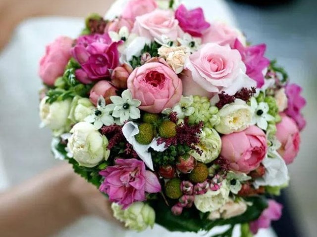 ¡Celebra el amor con una decoración floral de ensueño en tu boda y ahorra un 20% en nuestro Pack Decoración Floral Integral!